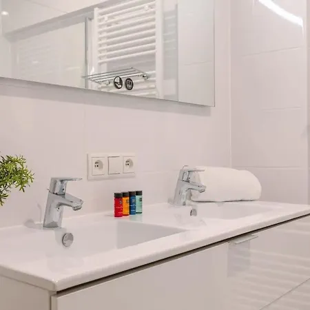 Apartmán Casiola - Comfortable 2 Bedroom With Sea-view