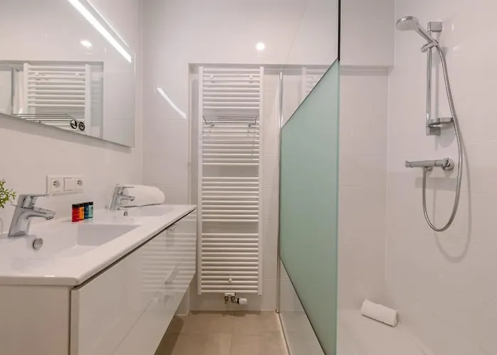 Huswell - Comfortable 2 Bedroom With Sea-view *