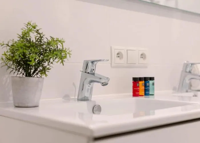 Huswell - Comfortable 2 Bedroom With Sea-view קנוקה-הייסט